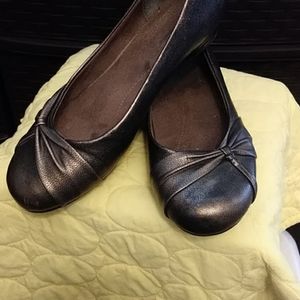Flats 10 wide ... metallic bronze. gently used